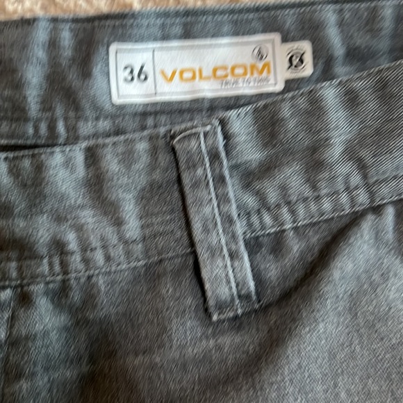 Volcom shorts - Picture 2 of 4